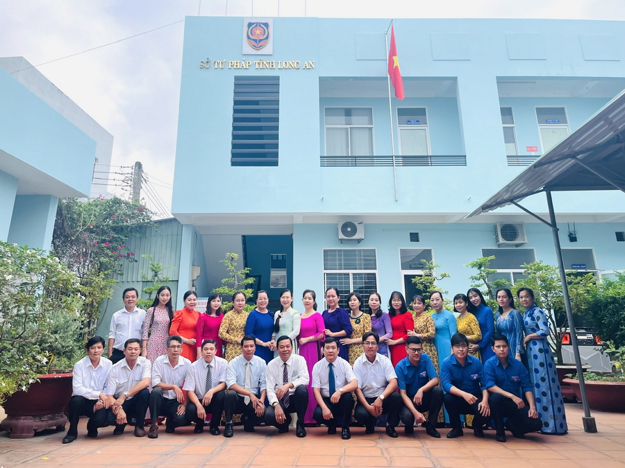 Sở Tư pháp Long An: Tuyên truyền niệm 92 năm ngày thành lập Hội Liên hiệp Phụ nữ Việt Nam gắn với sinh hoạt Ngày pháp luật định kỳ tháng 10/2022