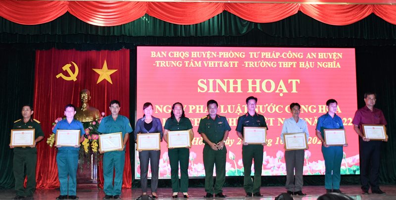 Long An: Đa dạng các hoạt động hưởng ứng 10 năm Ngày Pháp luật Việt Nam