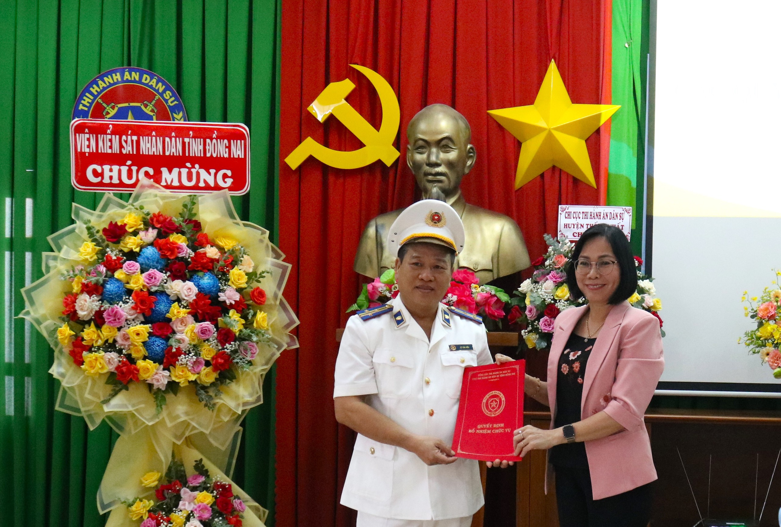 Chiều ngày 04/5/2023, tại Cục Thi hành án dân sự (THADS) tỉnh Đồng Nai, Cục THADS tỉnh đã công bố quyết định của Tổng Cục trưởng Tổng cục THADS về việc bổ nhiệm Phó Cục trưởng Cục THADS tỉnh Đồng Nai và giao Phụ trách Chi cục THADS huyện Thống Nhất.