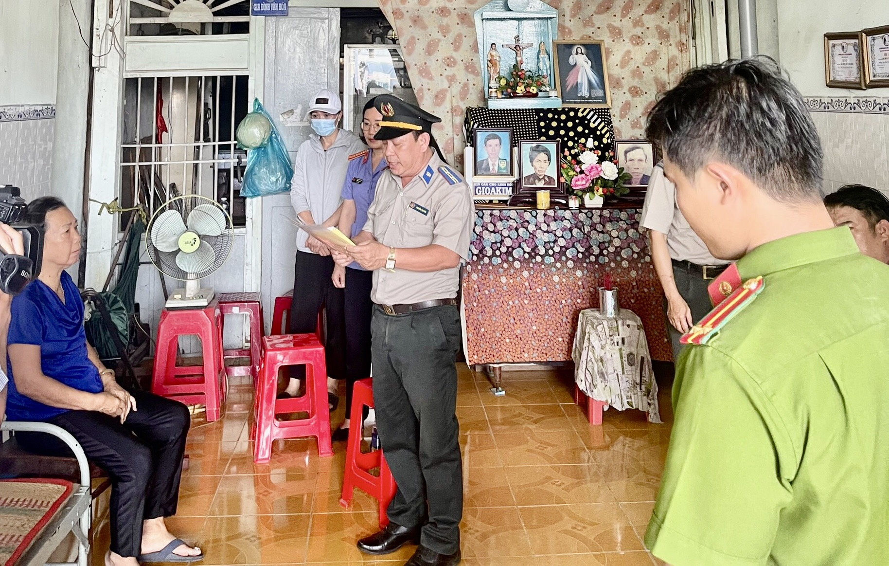 Chi cục Thi hành án dân sự huyện Thống Nhất, tỉnh Đồng Nai tổ chức cưỡng chế thành công việc giao quyền sử dụng đât và tài sản gắn liền trên đất theo nội dung bản án