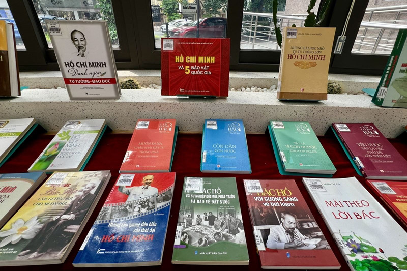 Trưng bày 300 tài liệu về Chủ tịch Hồ Chí Minh