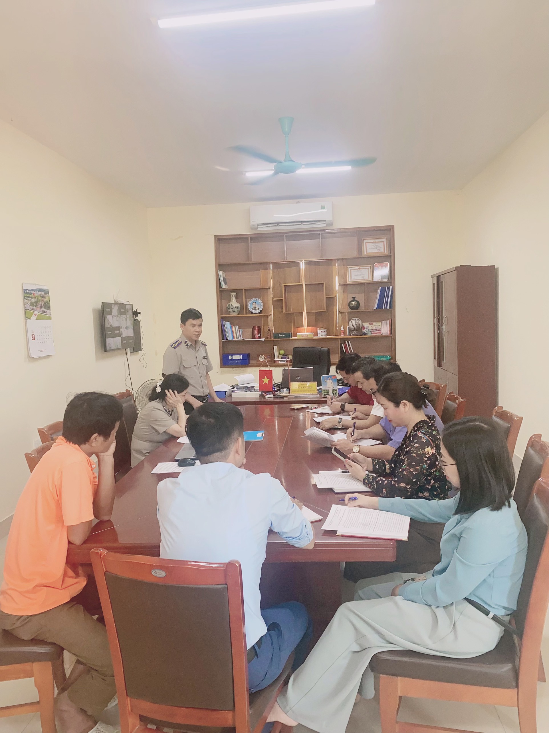 CHI CỤC THI HÀNH ÁN DÂN SỰ HUYỆN CÔ TÔ CHỦ ĐỘNG  PHỐI HỢP VỚI CHÍNH QUYỀN ĐỊA PHƯƠNG TRONG CÔNG TÁC VẬN ĐỘNG, THUYẾT PHỤC THI HÀNH ÁN.