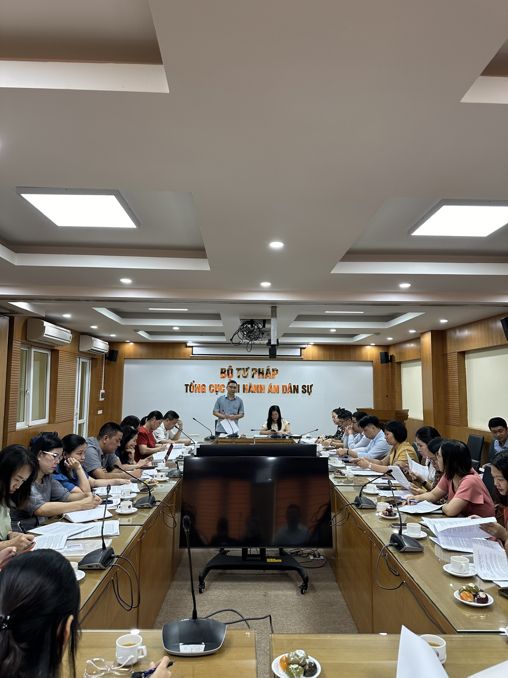 Ảnh đại diện Hoàn thiện cơ sở pháp lý về quản lý, sử dụng các ngạch pháp chế