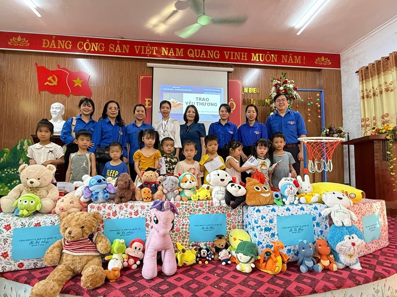 Chi đoàn Vụ Hợp tác Quốc tế: Chuyến đi Trao yêu thương