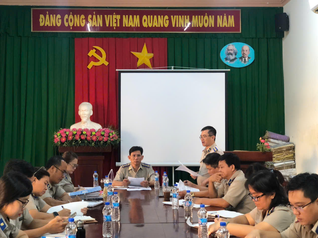 Lãnh đạo Thi hành án dân sự tỉnh Đồng Nai đôn đốc chỉ tiêu, nhiệm vụ cuối năm 2025 tại Phòng Thi hành án dân sự khu vực 4, khu vực 6