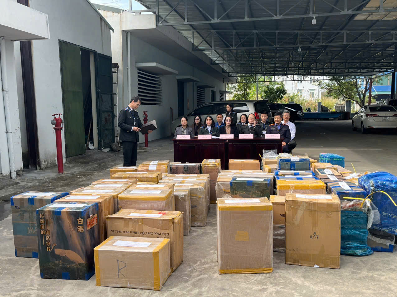 Thi hành án dân sự tỉnh tổ chức tiêu hủy vật chứng là thuốc lá