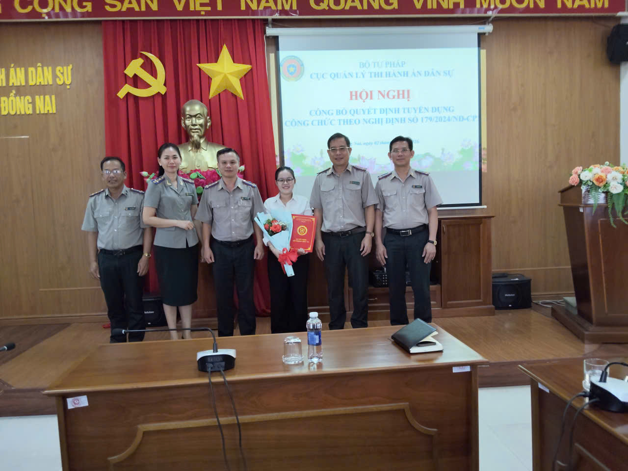 Thi hành án dân sự tỉnh Đồng Nai công bố và trao quyết định tuyển dụng công chức năm 2025 xét tuyển theo Nghị định 179/2024/NĐ-CP