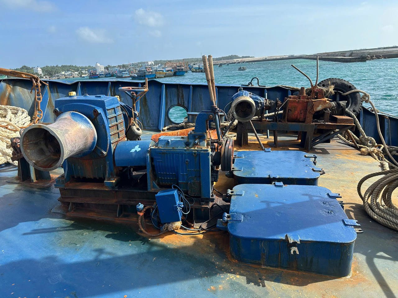 Chuyện thi hành án giữa trùng khơi