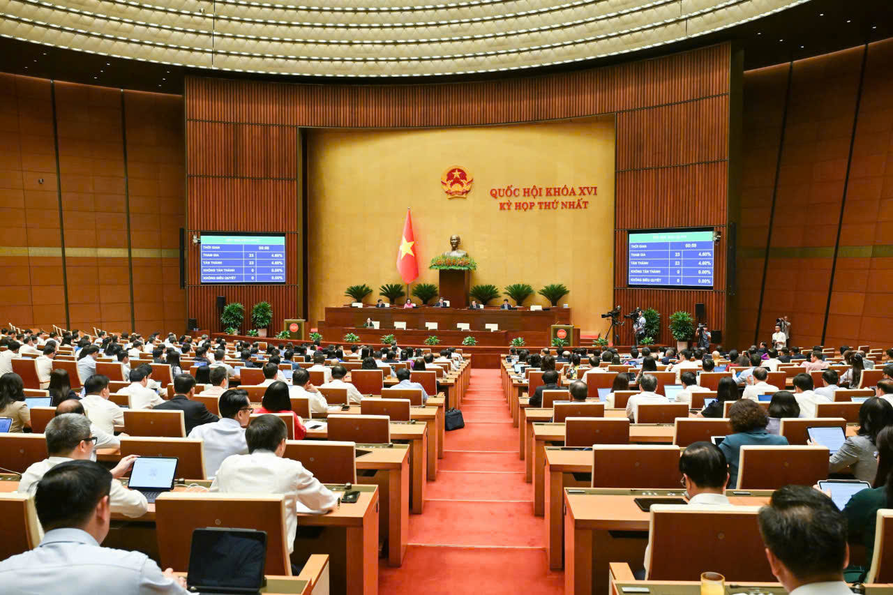 Quang cảnh phi&ecirc;n họp của Quốc hội th&ocirc;ng qua Luật Thủ đ&ocirc; (sửa đổi).