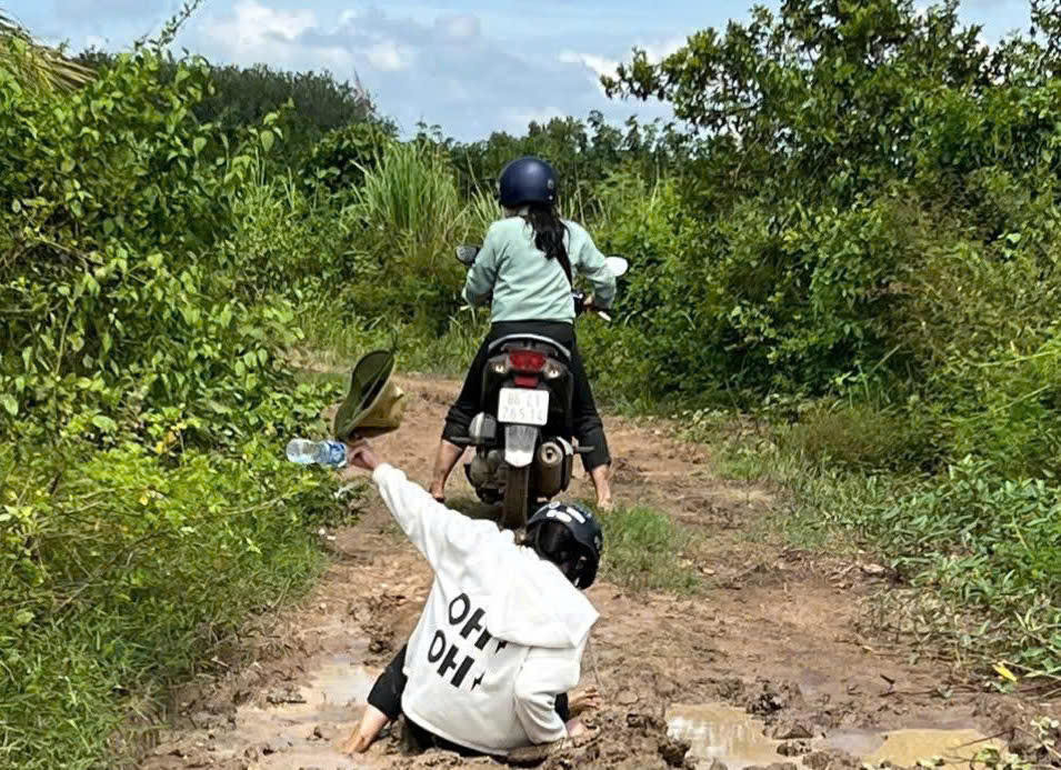 Nữ chấp h&agrave;nh vi&ecirc;n v&agrave; kinh nghiệm ki&ecirc;n tr&igrave; vận động, ki&ecirc;n quyết cưỡng chế