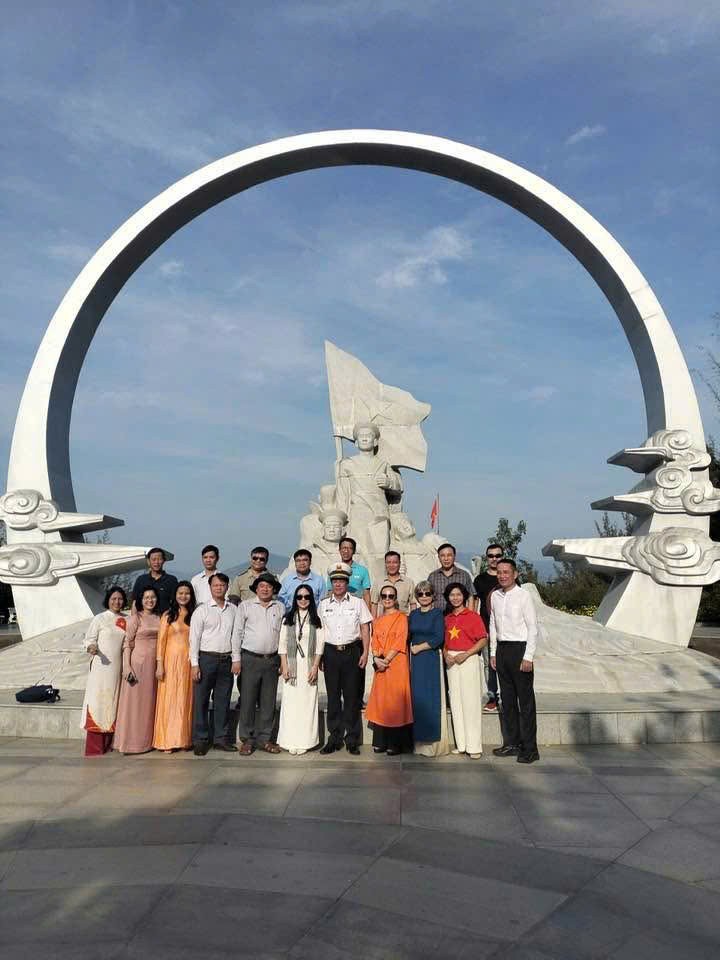 Đo&agrave;n C&ocirc;ng t&aacute;c của Bộ Tư ph&aacute;p - Khẳng định tinh thần Hiến ph&aacute;p giữa biển đảo thi&ecirc;ng li&ecirc;ng của Tổ quốc