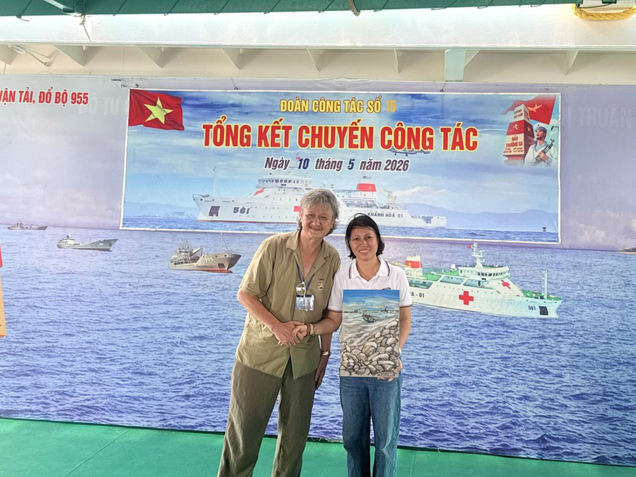 Đo&agrave;n C&ocirc;ng t&aacute;c của Bộ Tư ph&aacute;p - Khẳng định tinh thần Hiến ph&aacute;p giữa biển đảo thi&ecirc;ng li&ecirc;ng của Tổ quốc