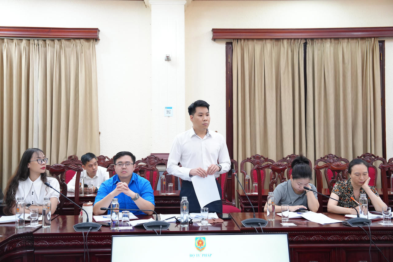 Th&aacute;o gỡ vướng mắc, n&acirc;ng cao hiệu quả hoạt động của c&aacute;c cơ quan tham mưu, gi&uacute;p việc Đảng ủy Bộ