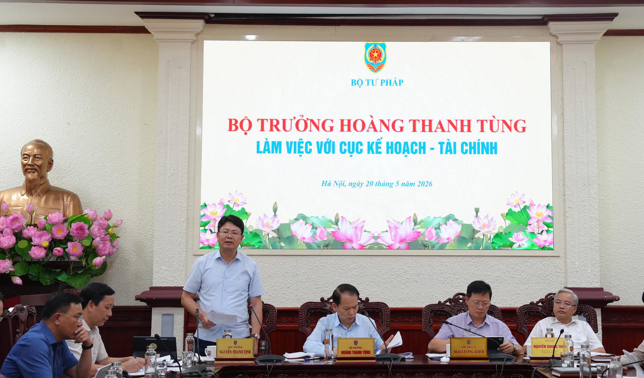 Thứ trưởng Nguyễn Thanh Tịnh ph&aacute;t biểu tại buổi l&agrave;m việc.