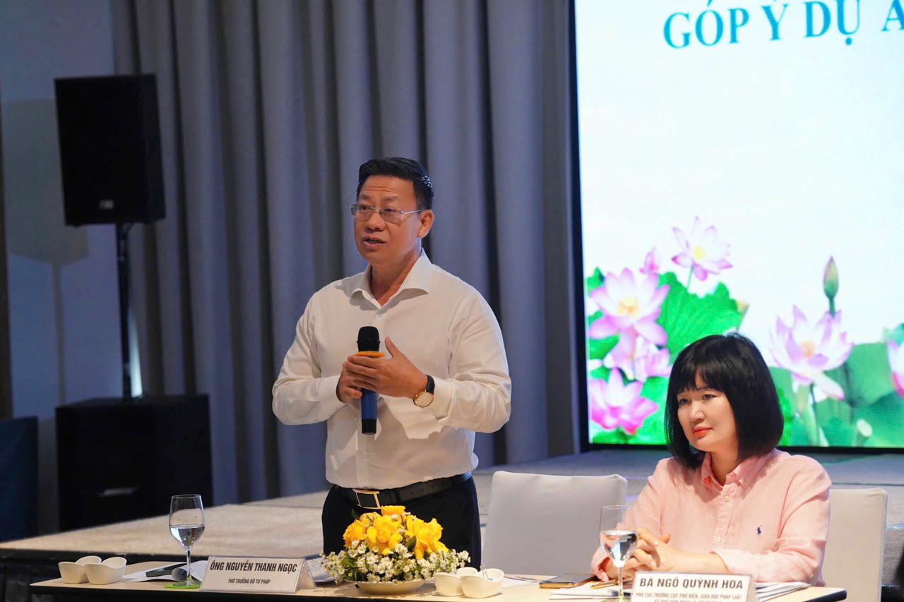 &Ocirc;ng Nguyễn Thanh Ngọc - Thứ trưởng Bộ Tư ph&aacute;p, Tổ trưởng Tổ soạn thảo dự &aacute;n Luật H&ograve;a giải ở cơ sở (sửa đổi) chủ tr&igrave; hội thảo.