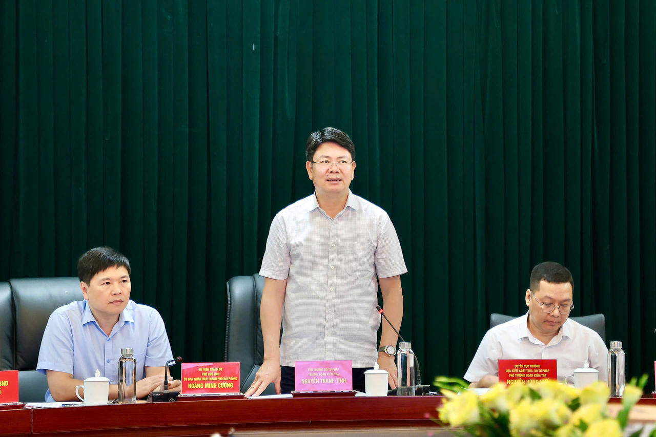 Thứ trưởng Bộ Tư ph&aacute;p Nguyễn Thanh Tịnh ph&aacute;t biểu tại buổi l&agrave;m việc.