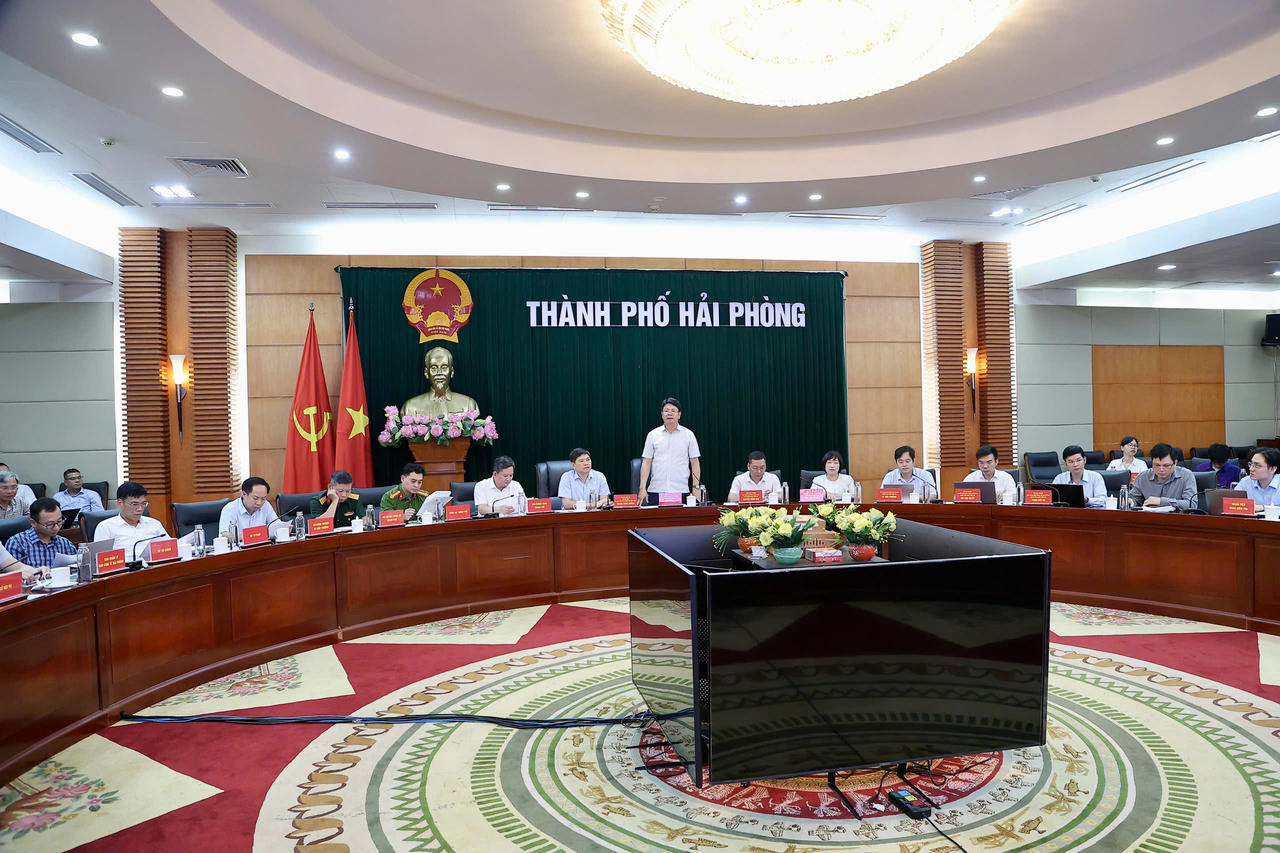 Quang cảnh buổi l&agrave;m việc.