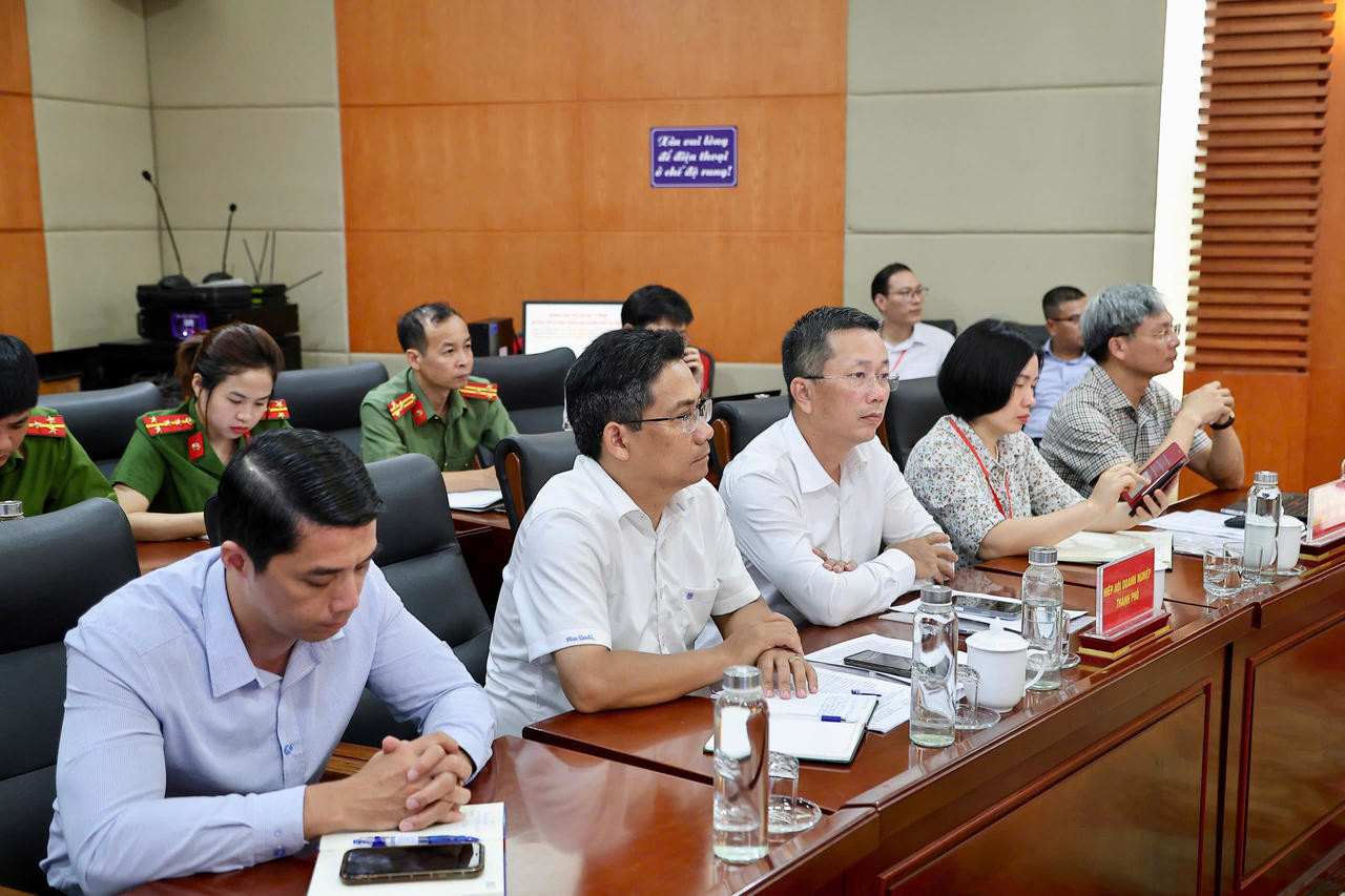 Thứ trưởng Bộ Tư ph&aacute;p Nguyễn Thanh Tịnh khảo s&aacute;t việc thực hiện c&aacute;c Nghị quyết về cải c&aacute;ch thủ tục h&agrave;nh ch&iacute;nh tại Hải Ph&ograve;ng