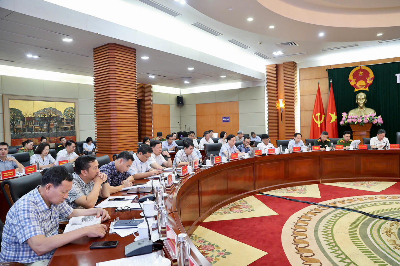 Thứ trưởng Bộ Tư ph&aacute;p Nguyễn Thanh Tịnh khảo s&aacute;t việc thực hiện c&aacute;c Nghị quyết về cải c&aacute;ch thủ tục h&agrave;nh ch&iacute;nh tại Hải Ph&ograve;ng