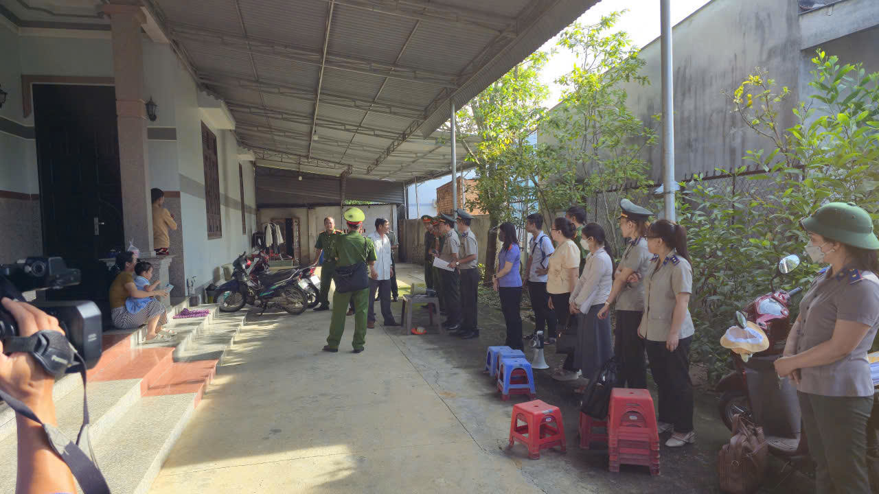 C&aacute;n bộ thi h&agrave;nh &aacute;n&nbsp;kh&ocirc;ng chỉ l&agrave; người thực thi bản &aacute;n, m&agrave; nhiều khi c&ograve;n đ&oacute;ng vai tr&ograve; h&ograve;a giải, ổn định t&acirc;m l&yacute; v&agrave; g&oacute;p phần giữ g&igrave;n trật tự x&atilde; hội.