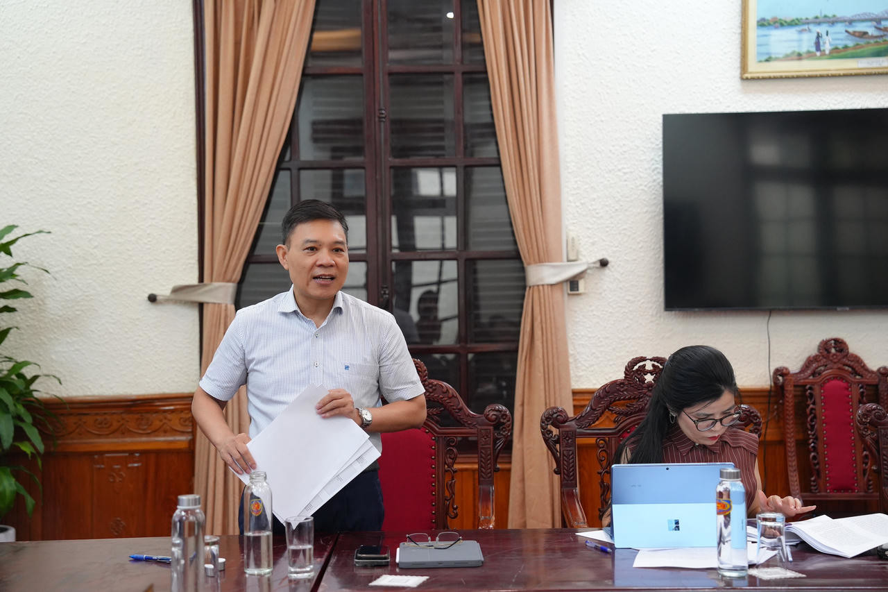 Vụ trưởng Nguyễn Quốc Hoàn làm rõ một số nội dung.