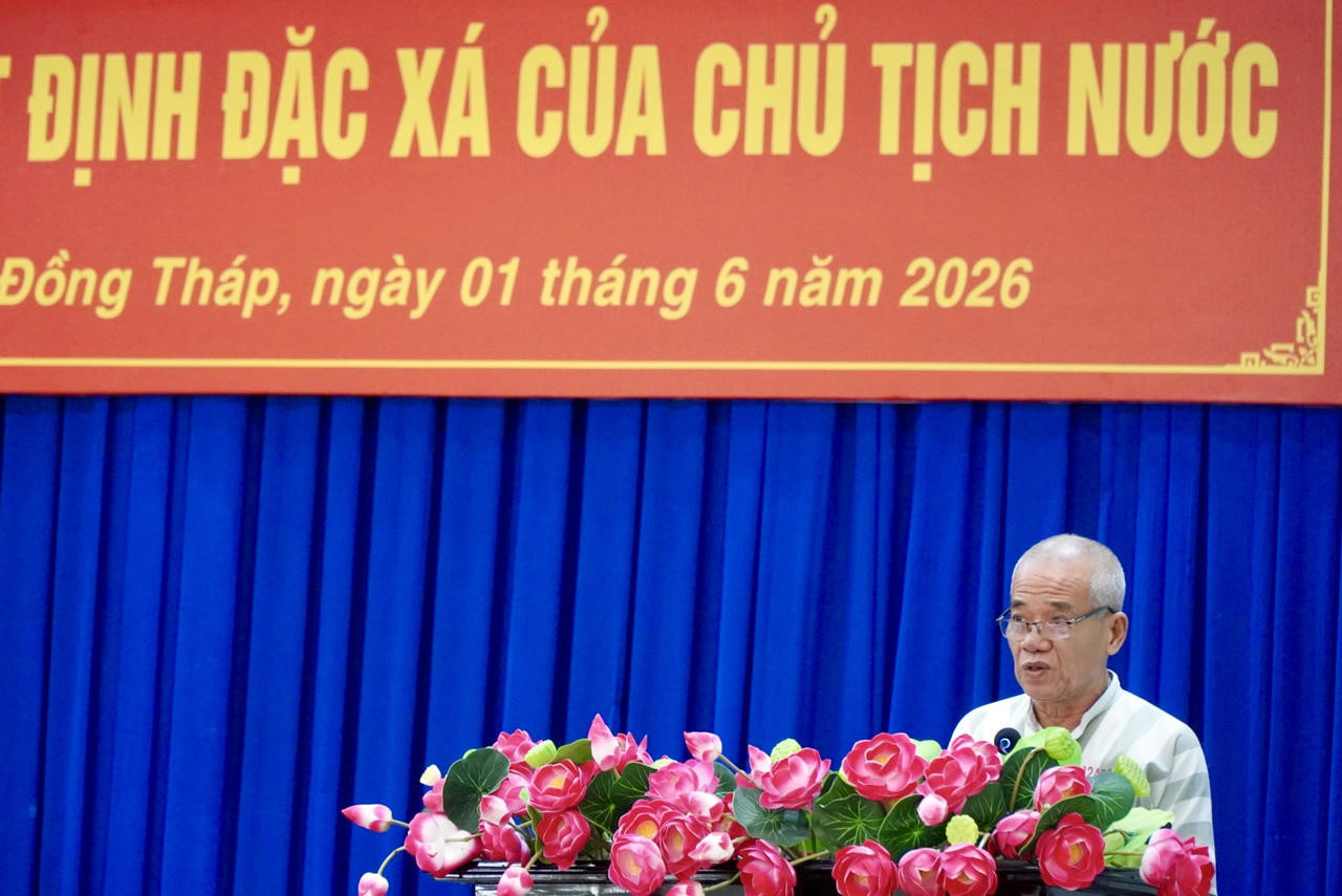 Đại diện c&aacute;c phạm nh&acirc;n được đặc x&aacute; năm 2026 b&agrave;y tỏ sự biết ơn đối với Đảng, Nh&agrave; nước.&nbsp;Ảnh: Kim Ng&acirc;n