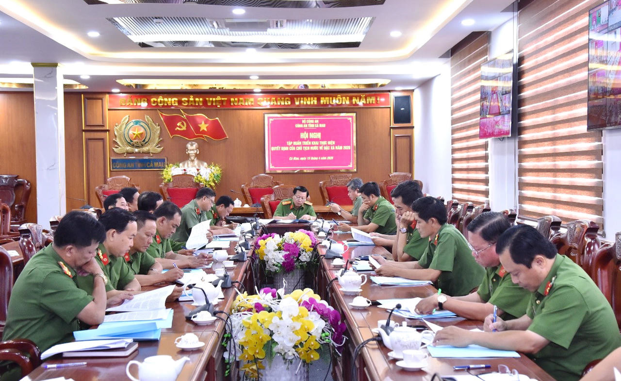 Hội nghị tập huấn triển khai Quyết định của Chủ tịch nước về đặc x&aacute; năm 2026 tại C&ocirc;ng an tỉnh C&agrave; Mau.