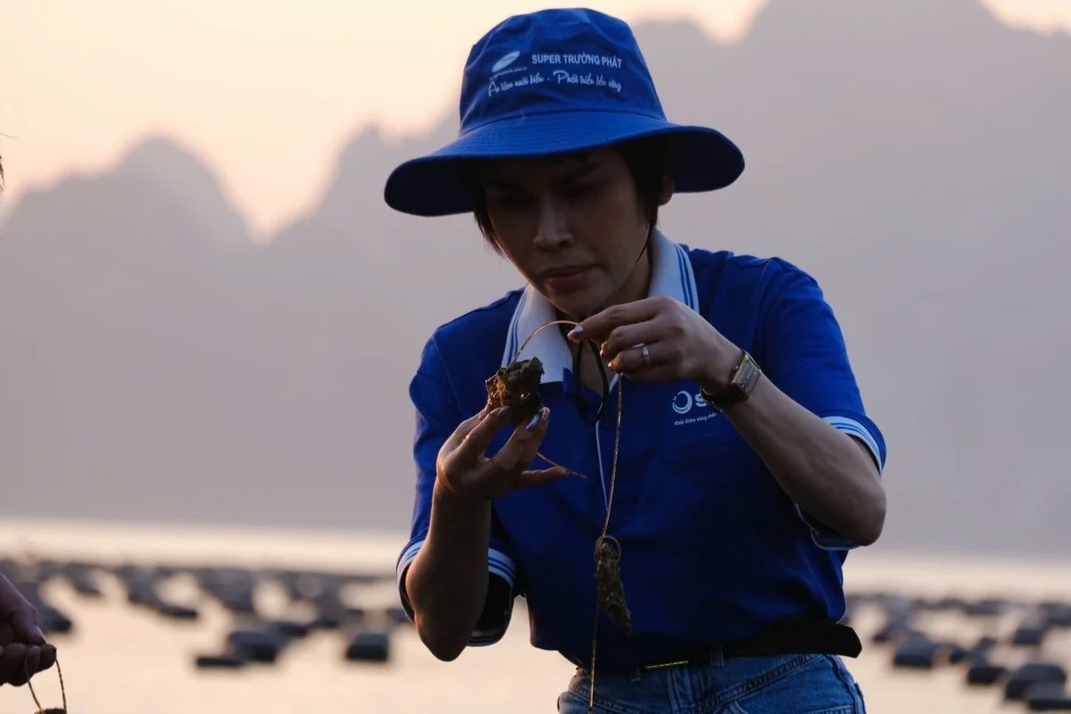 B&agrave; Nguyễn Thị Hải B&igrave;nh, Tổng Gi&aacute;m đốc STP Group cho rằng, một cụm nu&ocirc;i biển c&ocirc;ng nghiệp c&oacute; thể kết nối với cảng c&aacute;, logistics lạnh, nh&agrave; m&aacute;y chế biến, trung t&acirc;m giống v&agrave; trung t&acirc;m dữ liệu đại dương. Ảnh: Hồng Thắm.