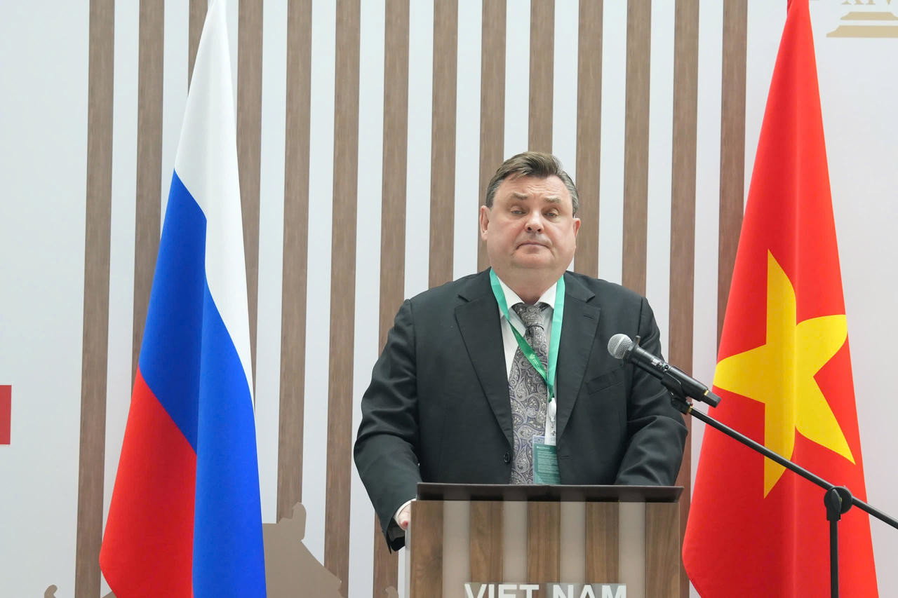 Bộ trưởng Tư pháp Liên bang Nga Konstantin Anatolyevich Chuychenko phát biểu