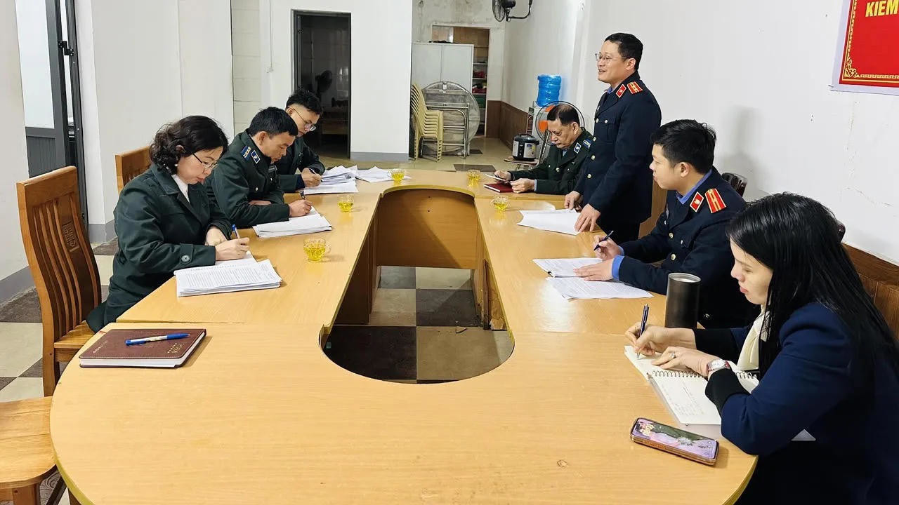 Một buổi họp nghiệp vụ c&ocirc;ng t&aacute;c THADS tại Chi cục THADS huyện Hương Kh&ecirc;