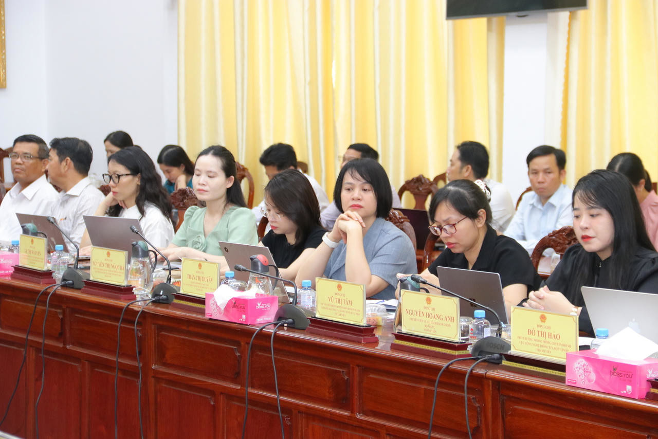 Cần Thơ nỗ lực đơn giản hóa thủ tục hành chính, tạo thuận lợi cho người dân và doanh nghiệp