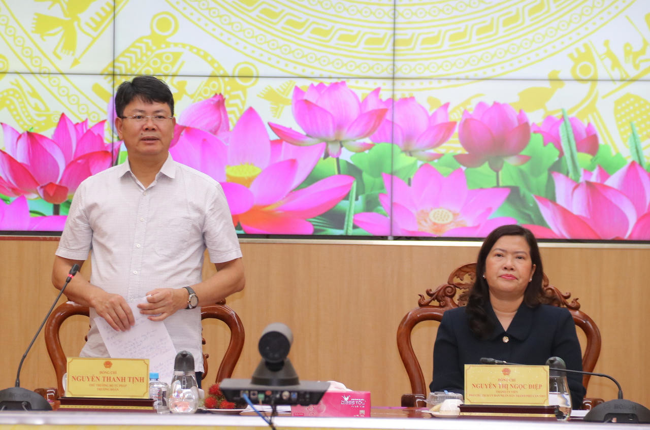 Thứ trưởng Bộ Tư pháp Nguyễn Thanh Tịnh phát biểu tại buổi làm việc