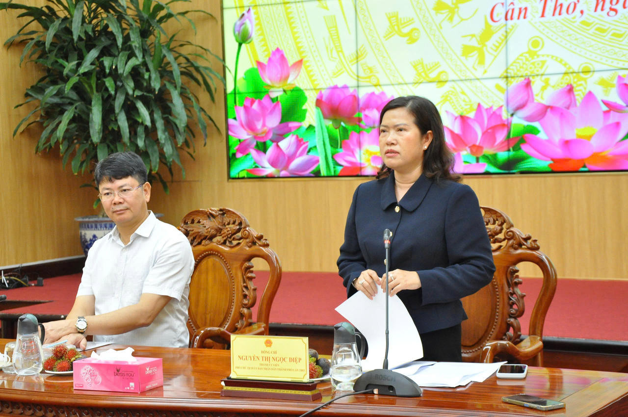 Phó Chủ tịch UBND thành phố Cần Thơ Nguyễn Thị Ngọc Điệp tiếp thu các ý kiến của Đoàn Công tác