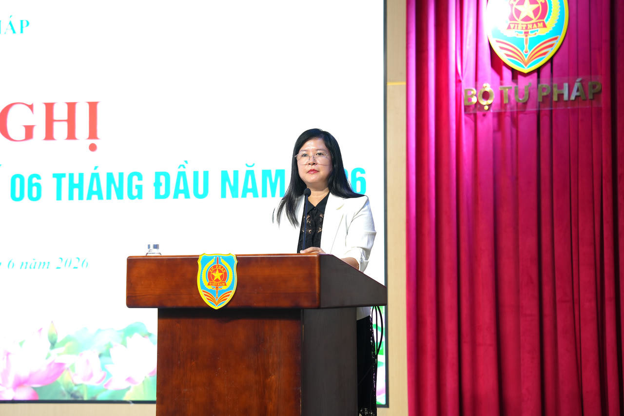 Hội nghị đã nghe Vụ Công tác xây dựng VBQPPL báo cáo về kết quả công tác pháp chế, phương hướng 06 tháng cuối năm 2026.