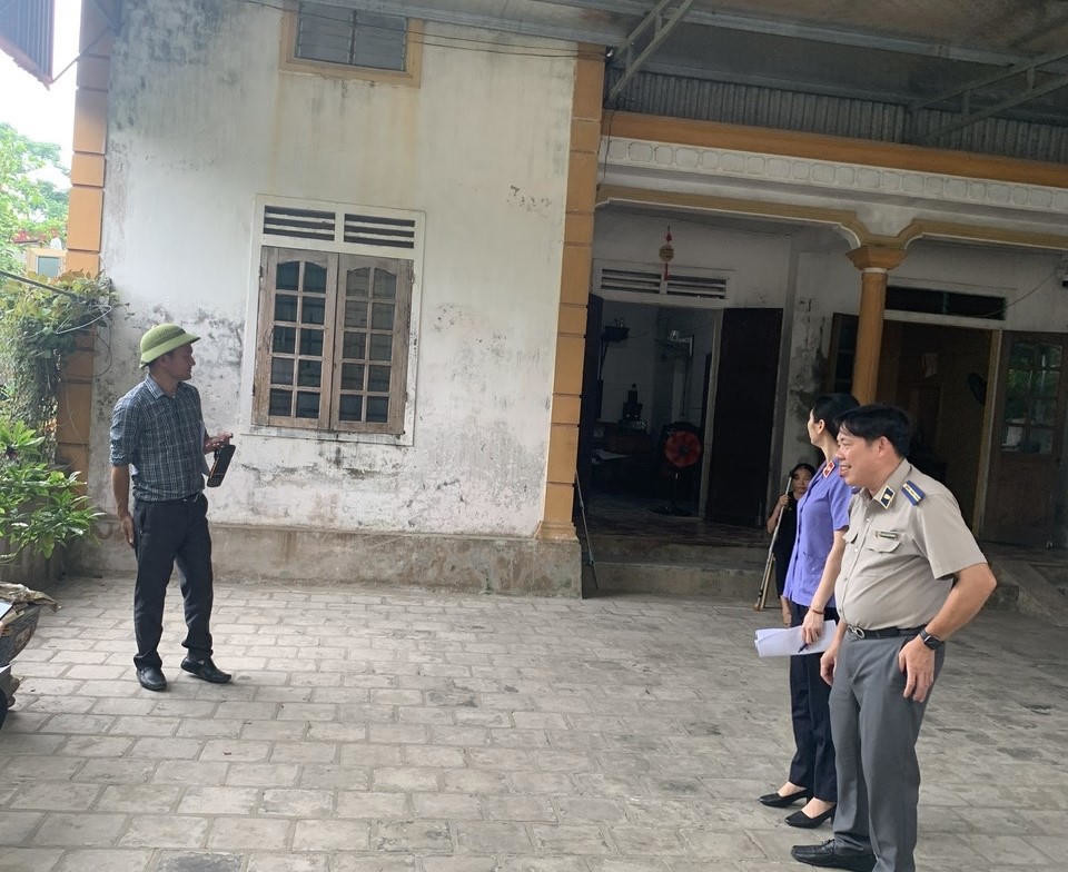 Vụ việc tại Hồng Lĩnh, Phòng THADS Khu vực 3 - Hà Tĩnh đã kiên trì vận động tháo gỡ vướng mắc qua đó chấm dứt việc thi hành án mà không cần áp dụng biện pháp cưỡng chế.