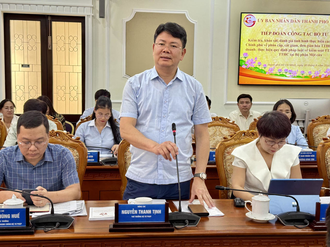 Thứ trưởng Bộ Tư pháp Nguyễn Thanh Tịnh cho rằng việc cắt giảm TTHC làm thế nào để tiết kiệm nhất cho người dân và doanh nghiệp (Ảnh: Bùi Yên).