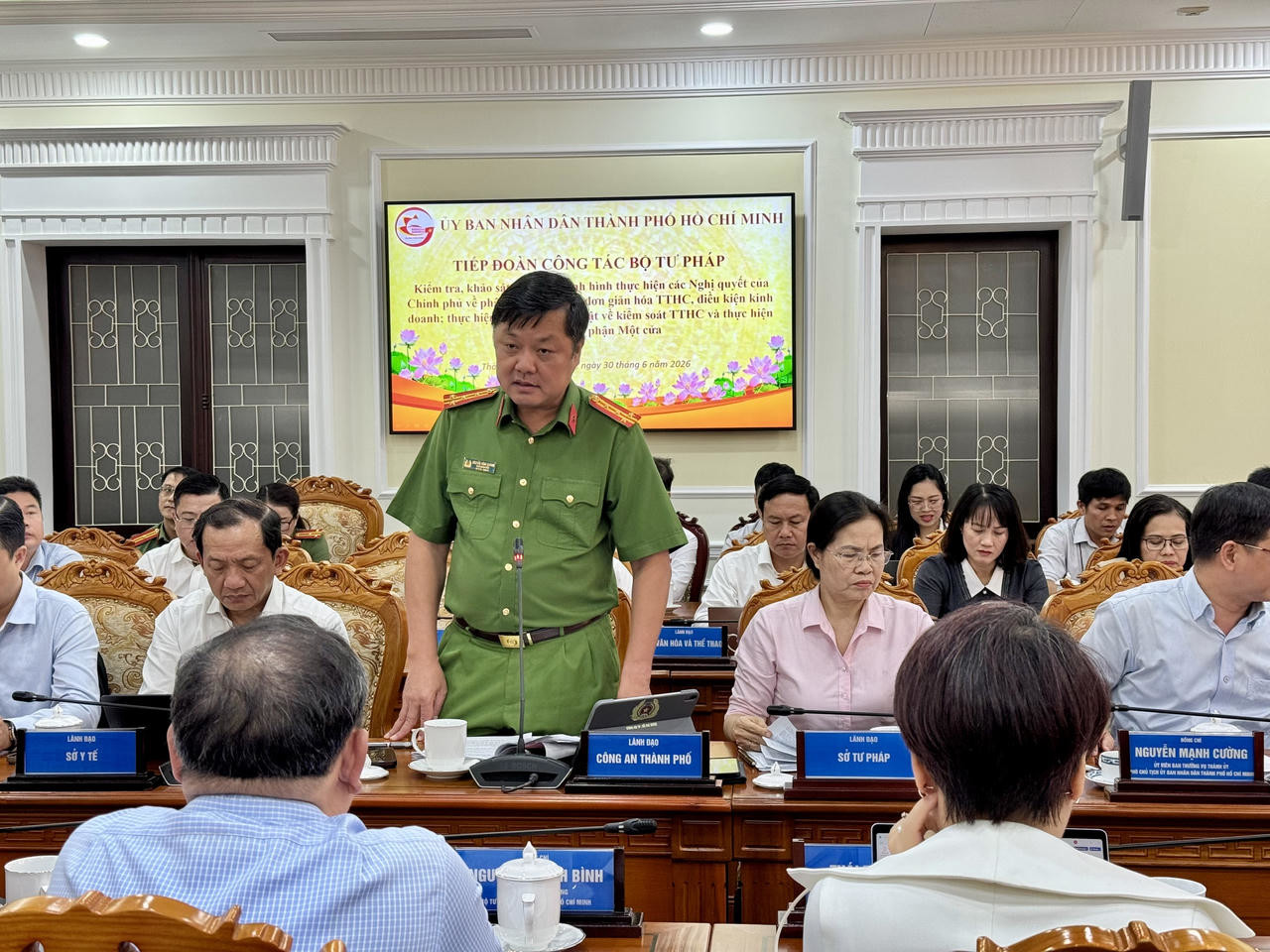 Công an TP HCM nêu một số tồn tại và giải pháp trong việc thực hiện TTHC (Ảnh: Bùi Yên).