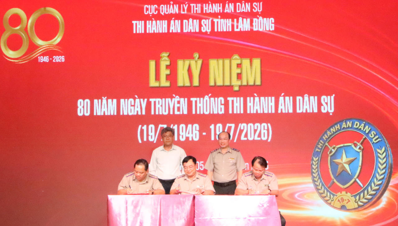 Lãnh đạo tỉnh Lâm Đồng, lãnh đạo Cục Quản lý THADS chứng kiến cơ quan THADS 3 tỉnh Lâm Đồng, Đắk Lắk, Khánh Hoà ký kết quy chế phối hợp.