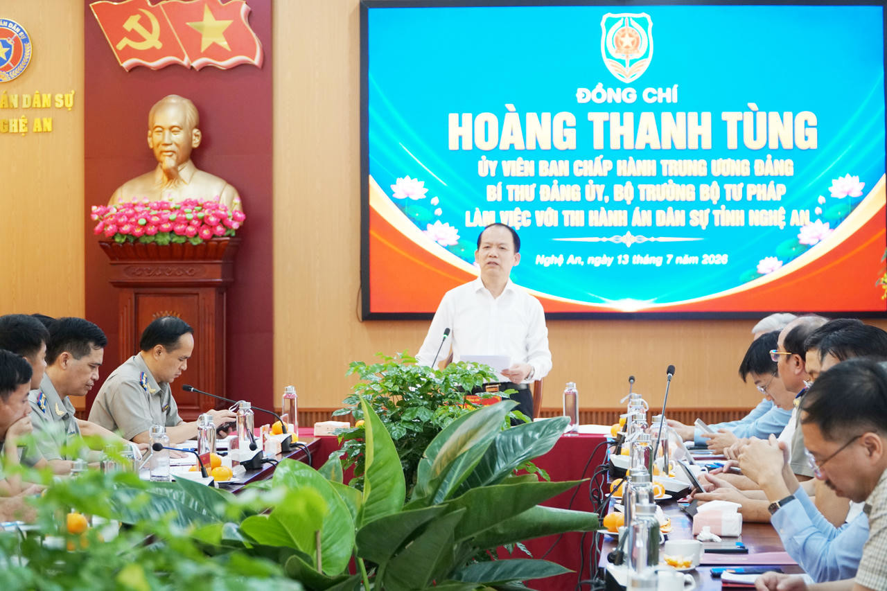 Bộ trưởng Hoàng Thanh Tùng làm việc với Thi hành án dân sự tỉnh Nghệ An.