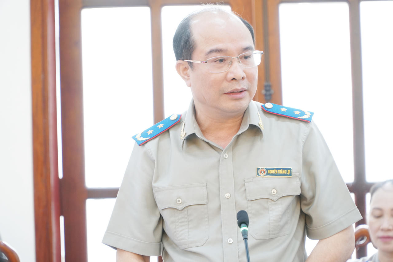 Cục trưởng Cục quản lý THADS Nguyễn Thắng Lợi trao đổi về các ý kiến của THADS tỉnh Nghệ An.