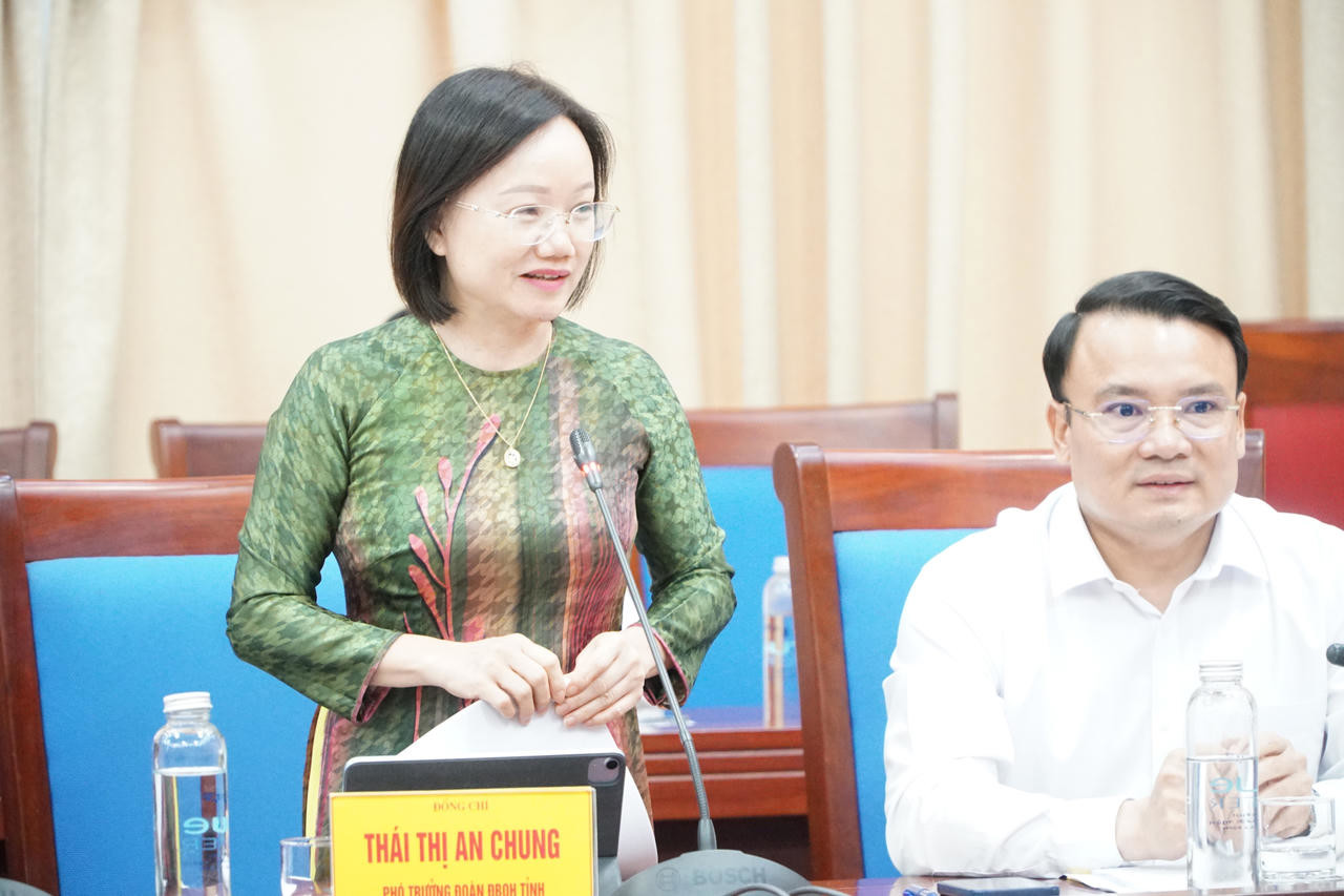 Bà Thái Thị An Chung – Tỉnh uỷ viên, Phó Trưởng Đoàn Đại biểu Quốc hội tỉnh Nghệ An đề nghị Bộ xem xét thời gian lấy ý kiến về các dự thảo luật.