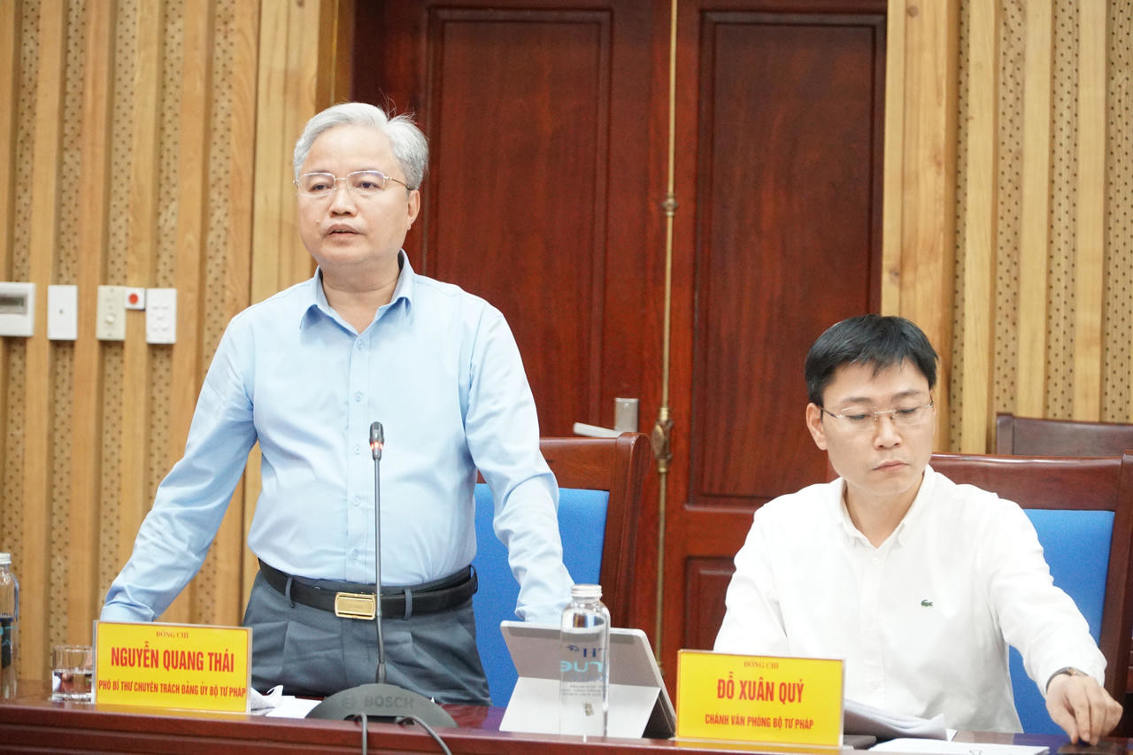 Ông Nguyễn Quang Thái - Phó Bí thư chuyên trách Đảng ủy Bộ Tư pháp - phát biểu tại buổi làm việc.