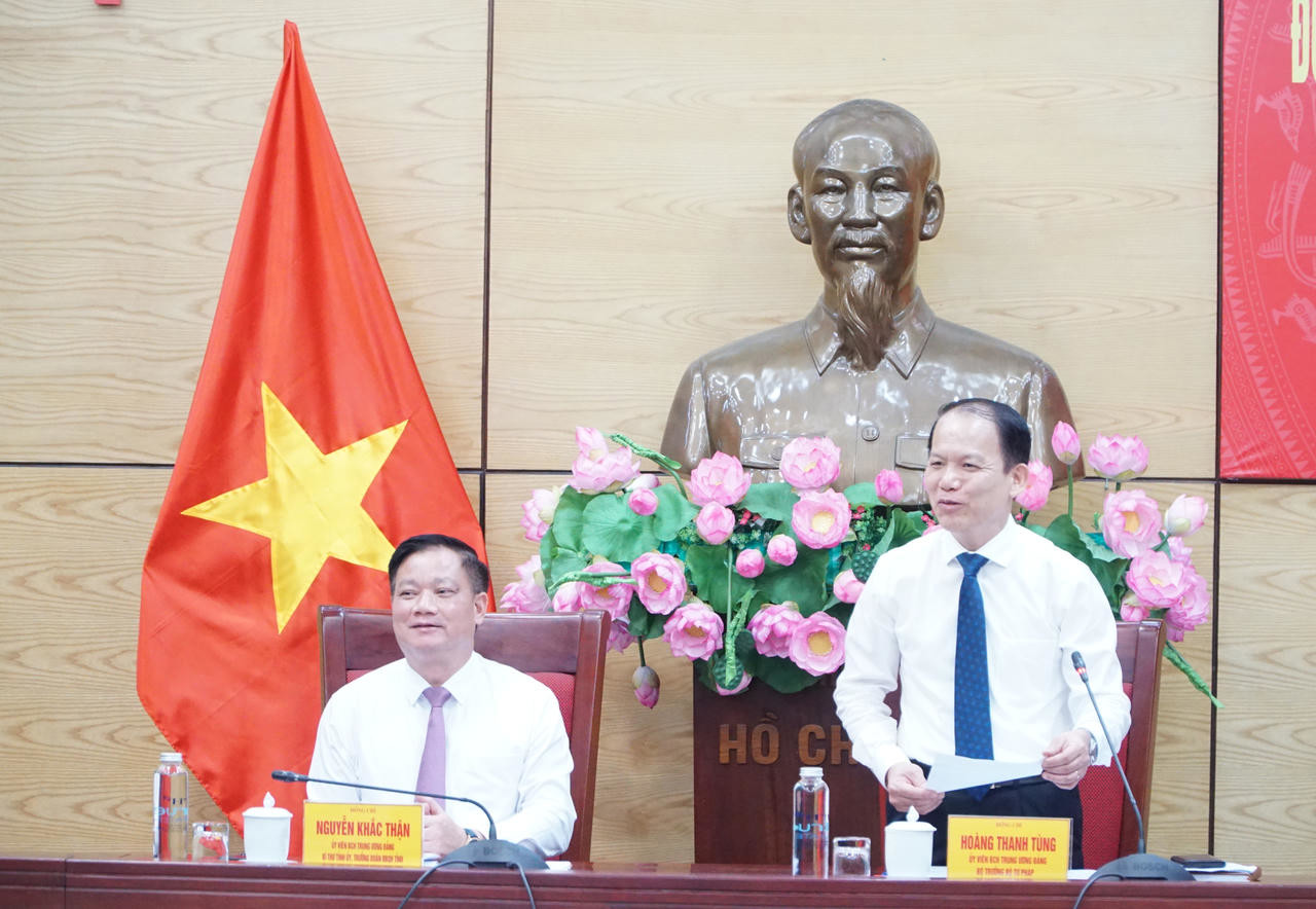 Bộ trưởng Bộ Tư pháp Hoàng Thanh Tùng đánh giá cao những đóng góp của ngành Tư pháp và THADS tỉnh Nghệ An.