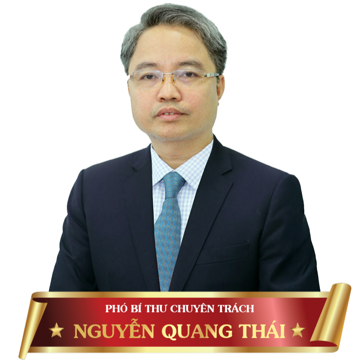 Phó Bí thư chuyên trách Đảng ủy Nguyễn Quang Thái