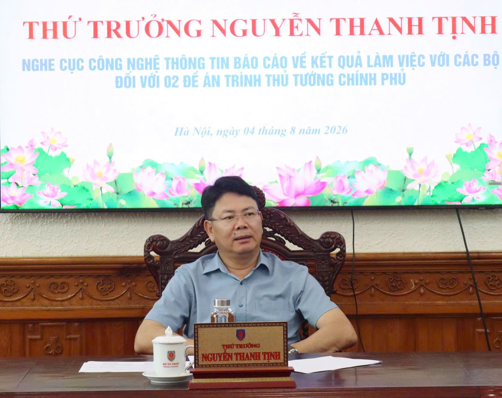 040826 ai tttinh.jpg