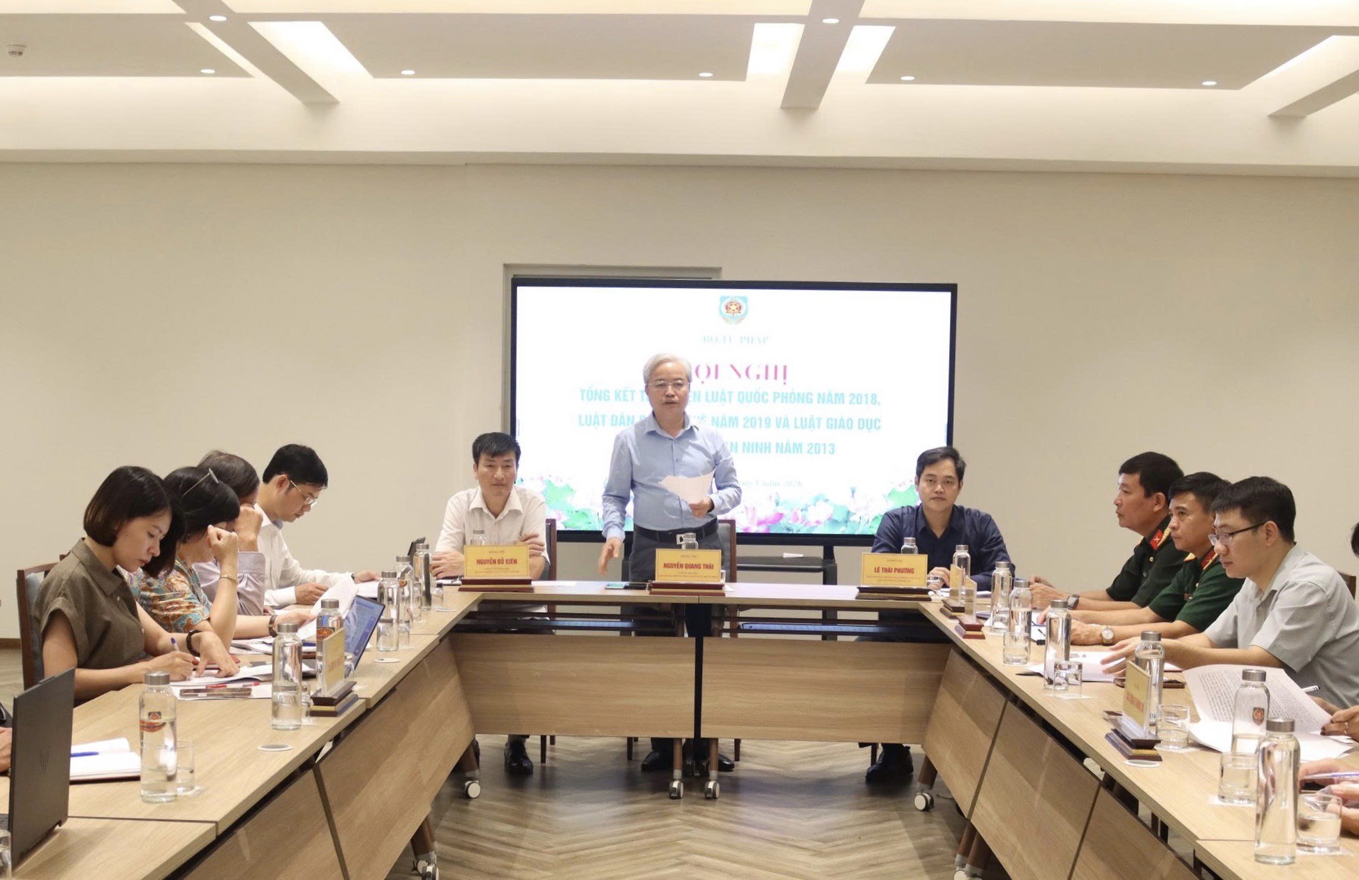 Ảnh đại diện bài viết:  phó bí thư chuyên trách đảng ủy bộ, chính trị viên ban chỉ huy quân sự nguyễn quang thái phát biểu khai mạc hội nghị.