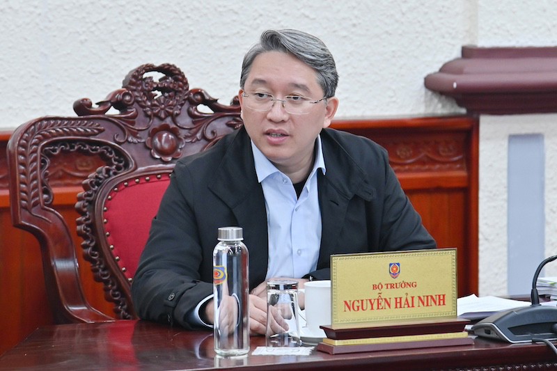 Bộ trưởng Bộ Tư pháp nghe báo cáo về một số dự án luật, đề án