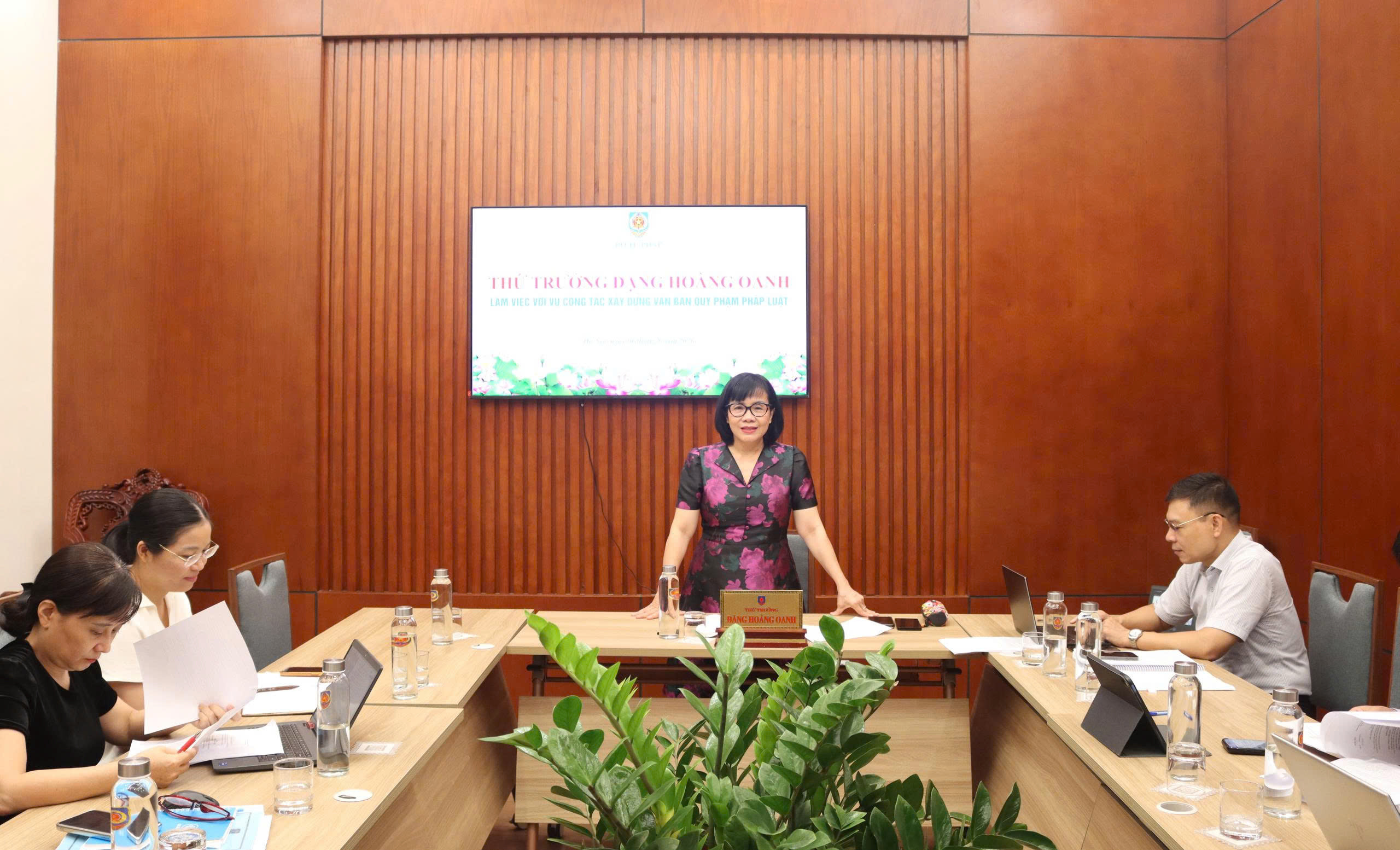 060826-bhvb-canh-019fd6307c6a7465a29cb68e89ae3227.jpg 060826 bhvb canh.jpg