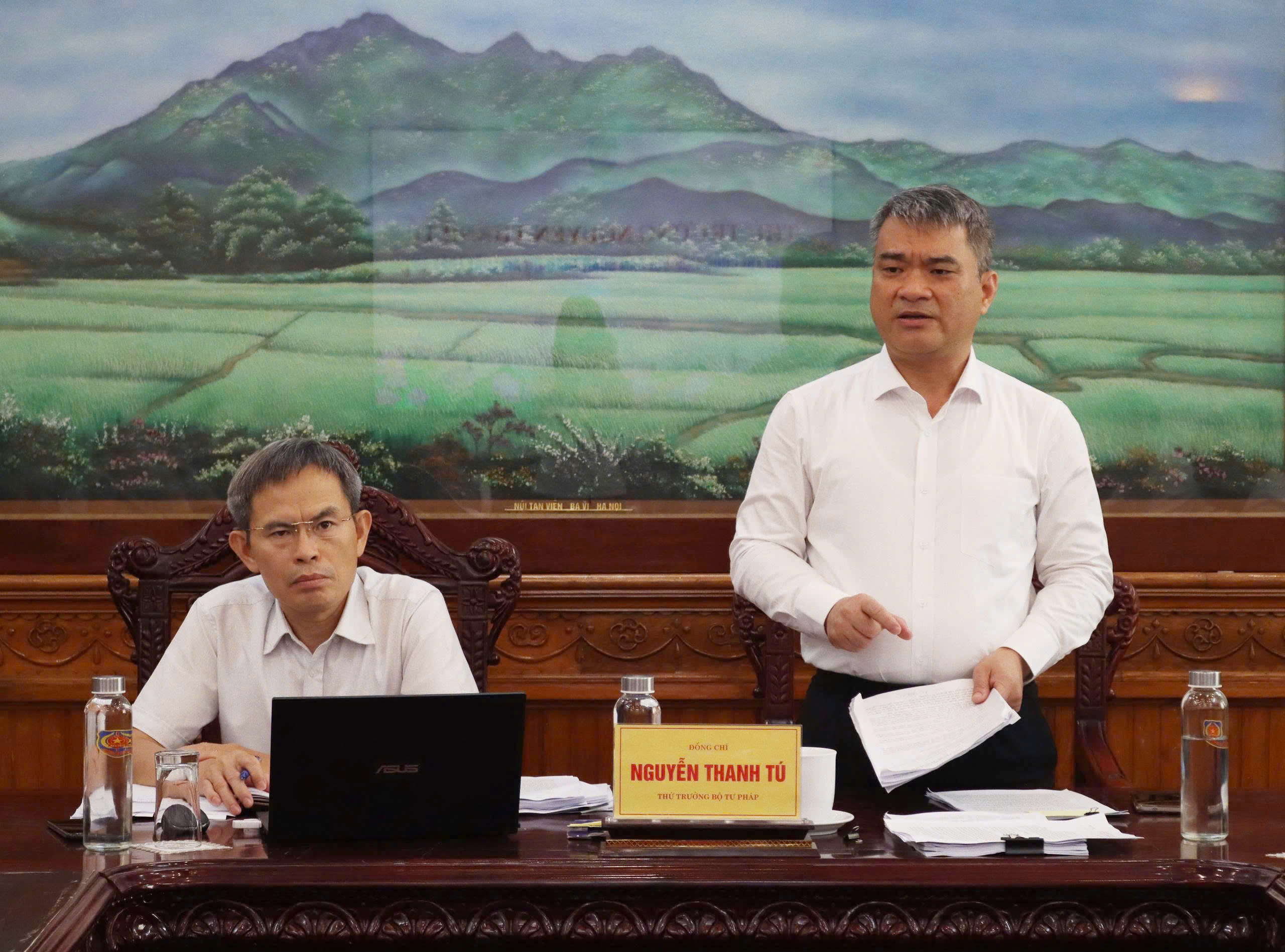 Ảnh đại diện bài viết: thứ trưởng bộ tư pháp nguyễn thanh tú chủ trì cuộc họp với ban soạn thảo dự án luật luật sư (sửa đổi). (ảnh trong bài: hồng mây)