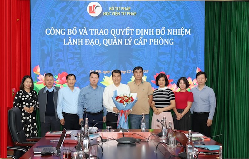 Học viện Tư pháp công bố và trao quyết định bổ nhiệm cán bộ quản lý, lãnh đạo